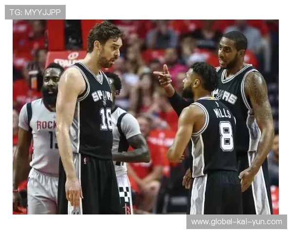 马刺队加强防守，誓争季后赛席位，马刺队首发